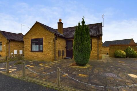 2 bedroom semi-detached bungalow for sale