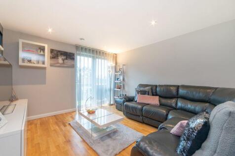 Franklin Court, Brook Road, Borehamwood 2 bed flat for sale