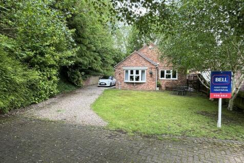 4 bedroom detached bungalow for sale