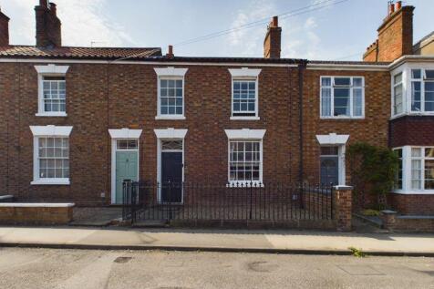 4 bedroom terraced house for sale