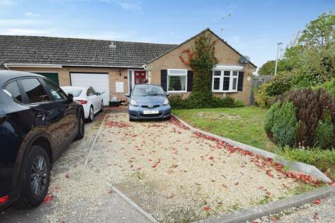 Highfield Rise, Shrewton, SP3 4DZ 3 bed bungalow for sale