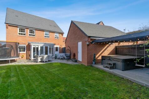 4 bedroom detached house for sale