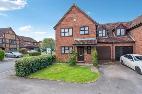 4 bedroom semi-detached house for sale