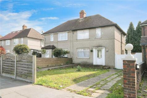 Montacute Road, New Addington... 2 bed semi