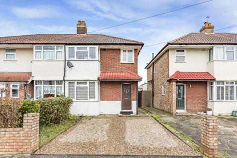 Park Avenue, Egham, Surrey, TW20 3 bed semi
