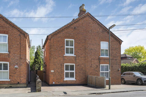 Stroude Road, Virginia Water, Surrey... 3 bed semi