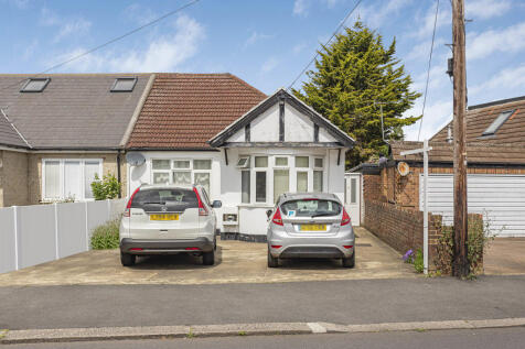 Station Crescent, Ashford, Surrey, TW15 3 bed bungalow for sale