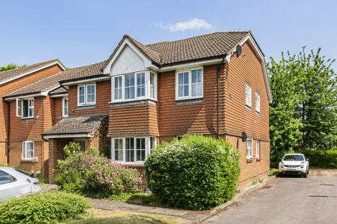 Pinewood Mews, Oaks Road, Stanwell... 2 bed apartment for sale