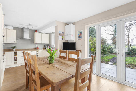 4 bedroom terraced house for sale