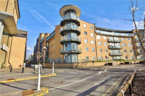 Highfield Road, Feltham, TW13 1 bed apartment for sale