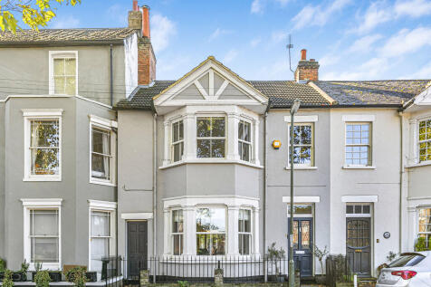 4 bedroom terraced house for sale