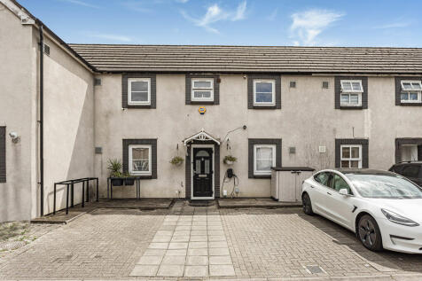 Grafton Court, Feltham, TW14 4 bed terraced house for sale