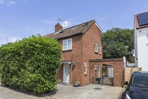 4 bedroom semi-detached house for sale