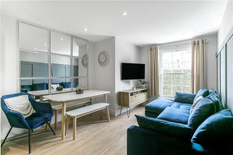 High Street, Hampton Hill, Hampton, TW12 2 bed apartment for sale