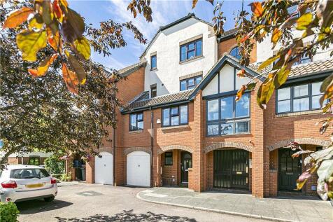 Beaumont Place, Isleworth, TW7 3 bed apartment for sale