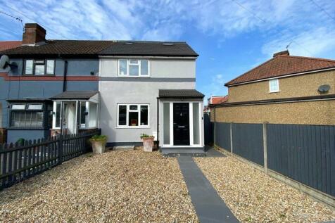 4 bedroom end of terrace house for sale