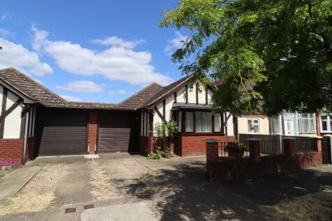 Highfield Gardens, Grays RM16 2 bed detached bungalow for sale