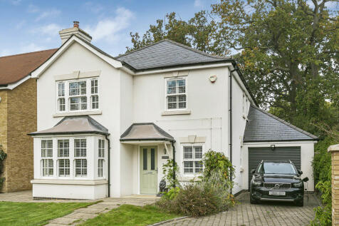 Middle Hill, Egham, Surrey, TW20 3 bed detached house for sale