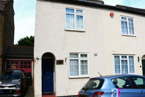 Primrose Avenue, Enfield, Middlesex, EN2 2 bed end of terrace house for sale