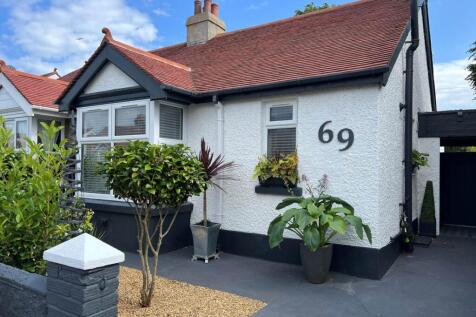 2 bedroom semi-detached bungalow for sale