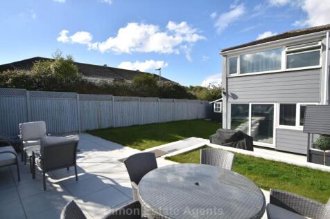 Moat Walk, Gomer 2 bed end of terrace house for sale