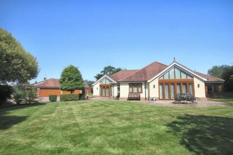 4 bedroom detached bungalow for sale