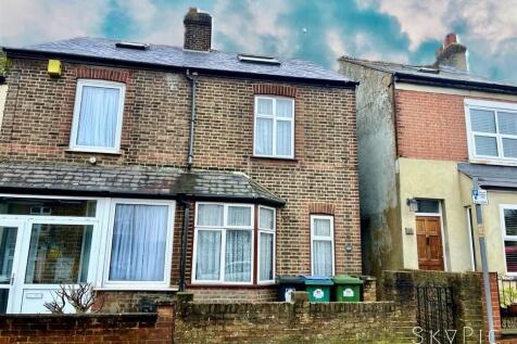 4 bedroom end of terrace house for sale