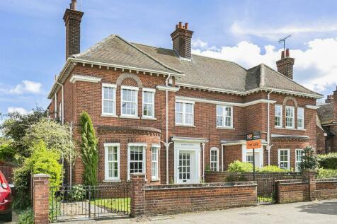 6 bedroom semi-detached house for sale