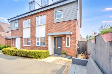 Harvest Close, Beeston, Nottingham 4 bed semi