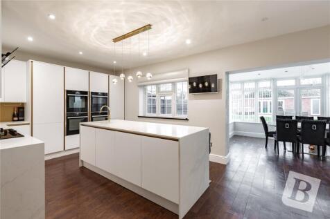Windsor Road, Hornchurch, RM11 5 bed detached house for sale