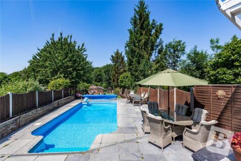Abbs Cross Lane, Hornchurch, RM12 4 bed semi