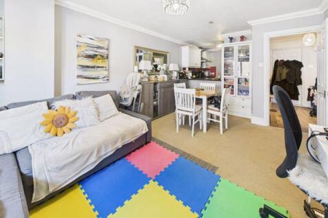 CATERHAM VALLEY 1 bed apartment for sale
