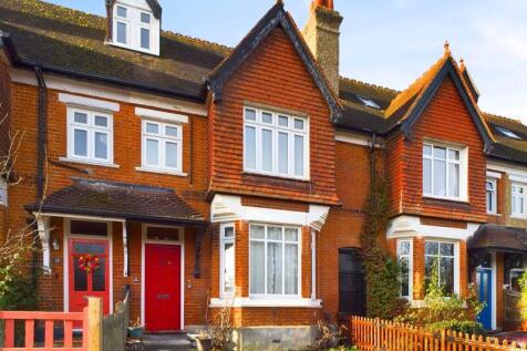 DOWNS ROAD, COULSDON 2 bed apartment for sale