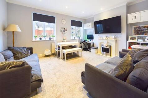 CATERHAM ON THE HILL 2 bed maisonette for sale