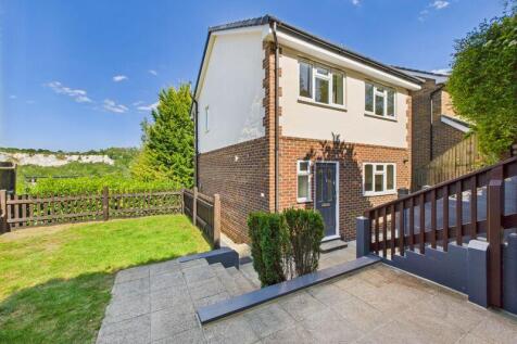 HILLTOP ROAD, WHYTELEAFE 3 bed detached house for sale
