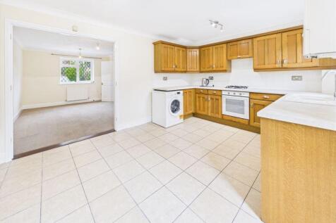 ST STEPHENS COURT, SOUTH GODSTONE 2 bed end of terrace house for sale