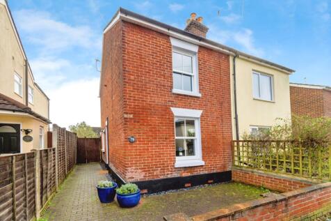 2 bedroom semi-detached house for sale