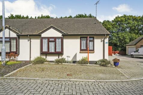 2 bedroom semi-detached house for sale