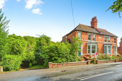 4 bedroom semi-detached house for sale