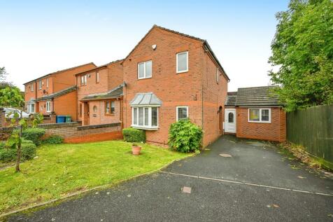 4 bedroom link detached house for sale