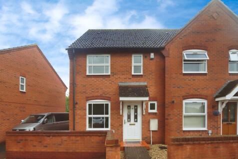 3 bedroom semi-detached house for sale