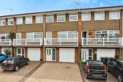 4 bedroom terraced house for sale
