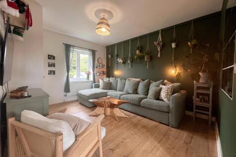 2 bedroom semi-detached house for sale