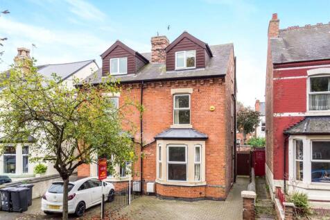 4 bedroom semi-detached house for sale