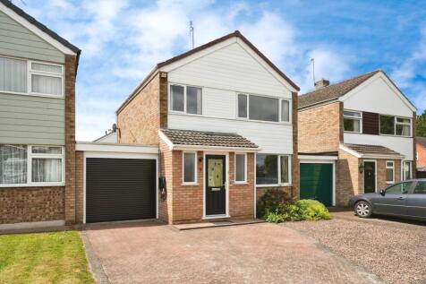 3 bedroom link detached house for sale