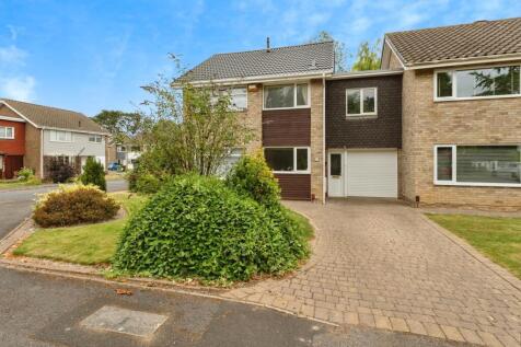 3 bedroom link detached house for sale