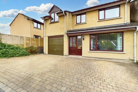 4 bedroom link detached house for sale