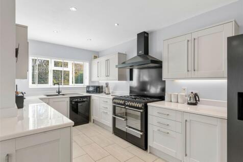 Oak Lodge Drive, Redhill, Surrey, RH1 5 bed detached house for sale