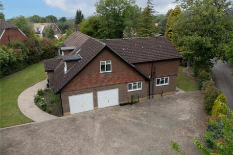 Oak Lodge Drive, Redhill, Surrey, RH1 5 bed detached house for sale