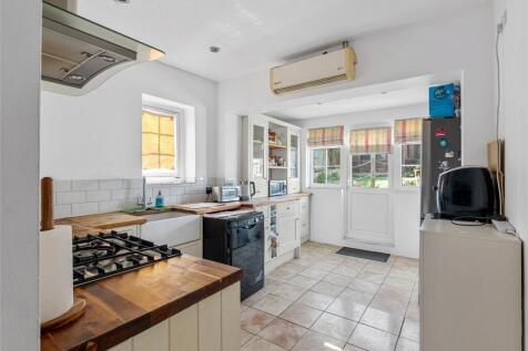 Wilton Road, Redhill, Surrey, RH1 4 bed detached house for sale